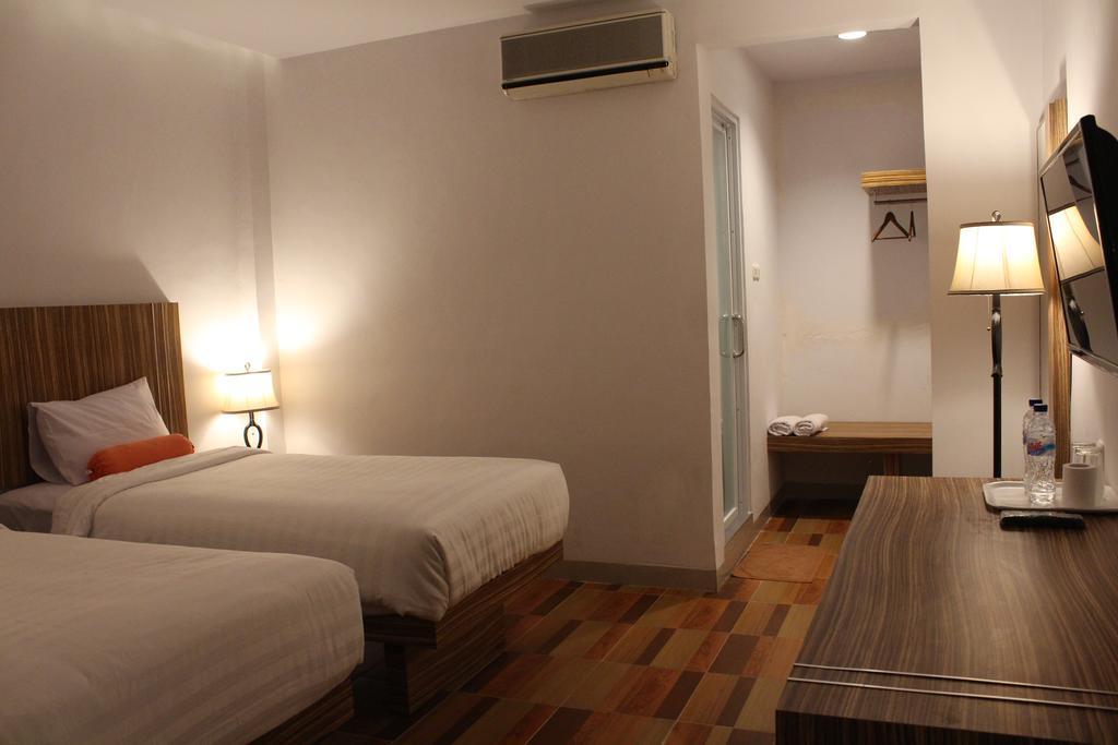 Satria Wisata Hotel Parepare Екстериор снимка